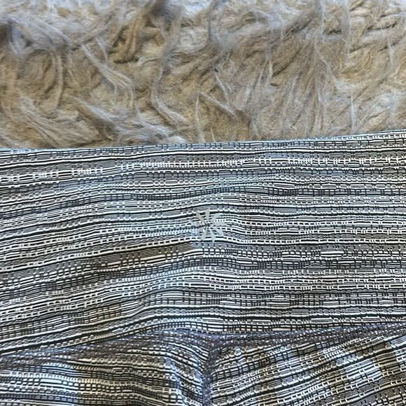 Athleta high‎ rise jacquard chaturanga black and white athletic legging - Picture 5 of 6